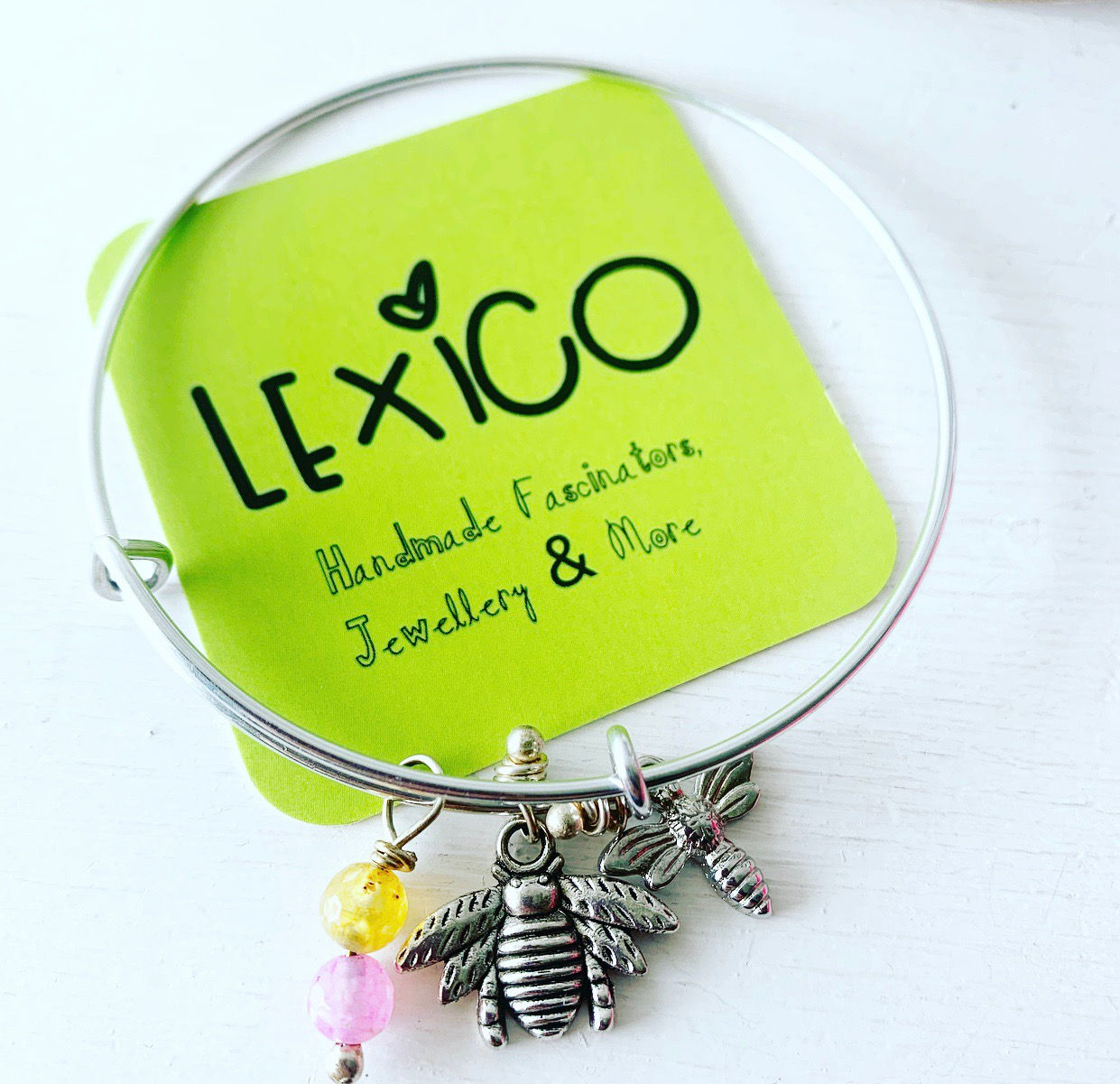 Expandable bangle with charms