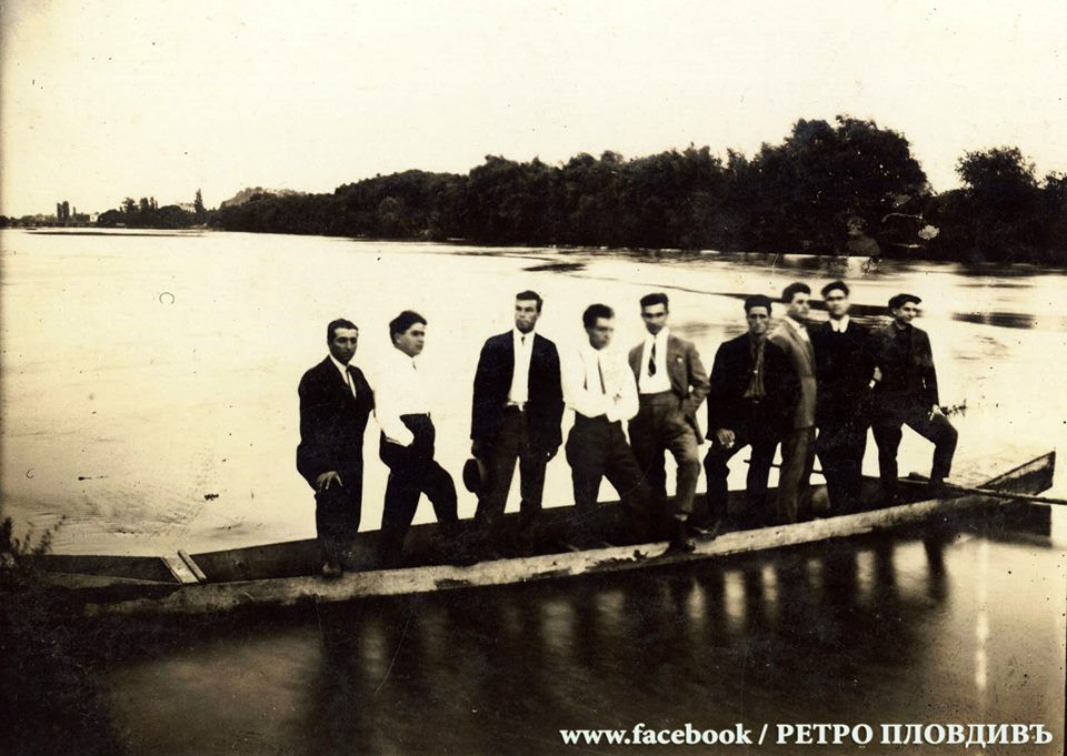 1926, on the island with a boat
