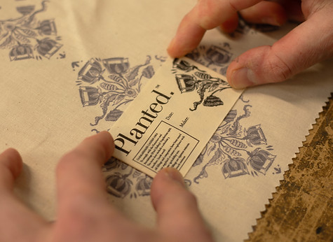Planted label. Being signed by the upholsterer