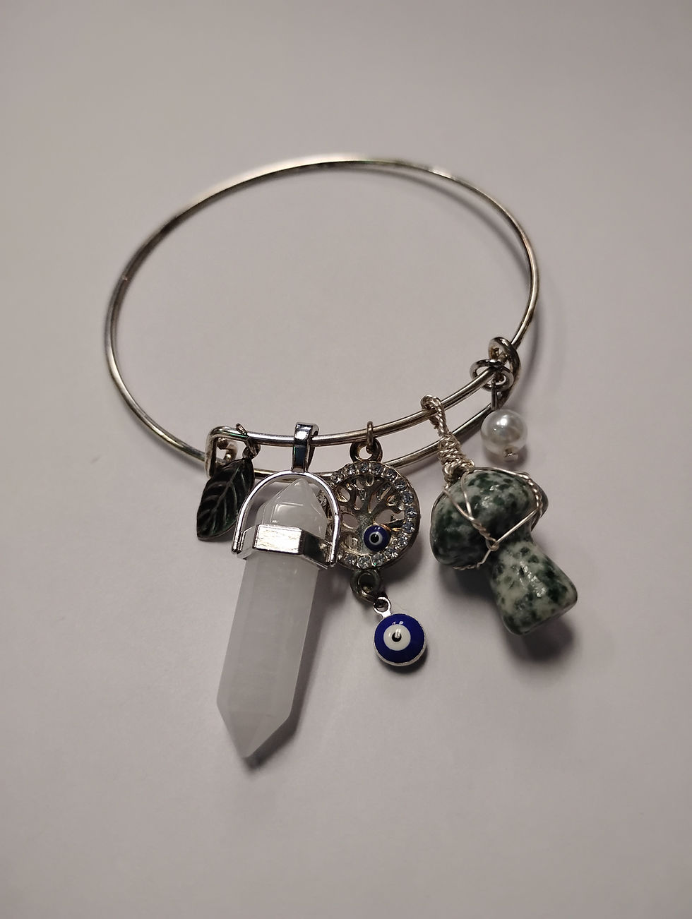الصورة المصغرة: Assorted crystal bracelets handmade
