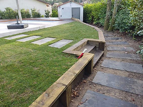 Pas japonais et terrasse en hauteur avec berlinoise