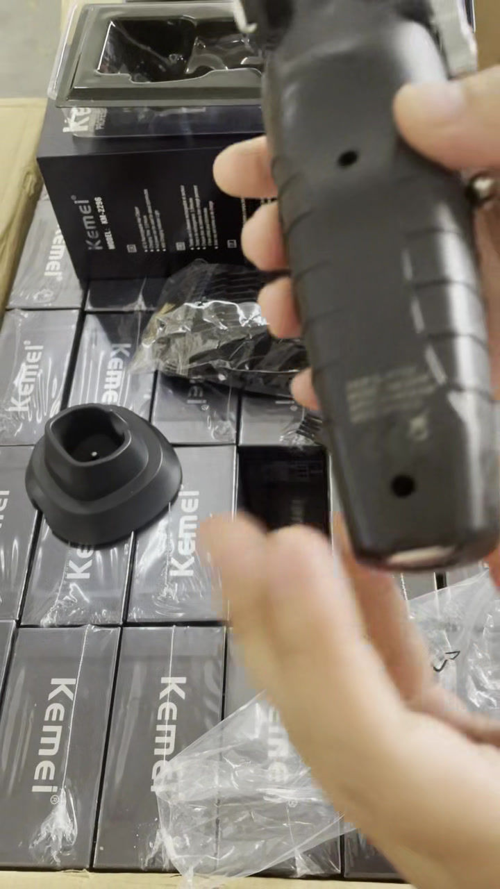 תמונה ממוזערת: מכונת תספורת אוניקס