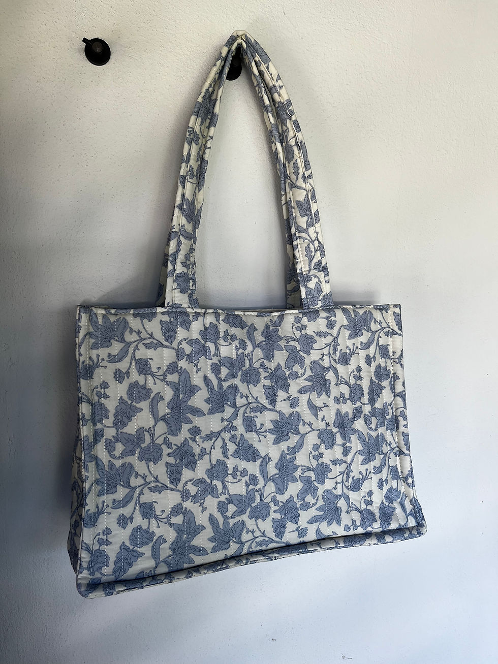 Thumbnail: Tote bag ‘Blue lily’- blauw/wit