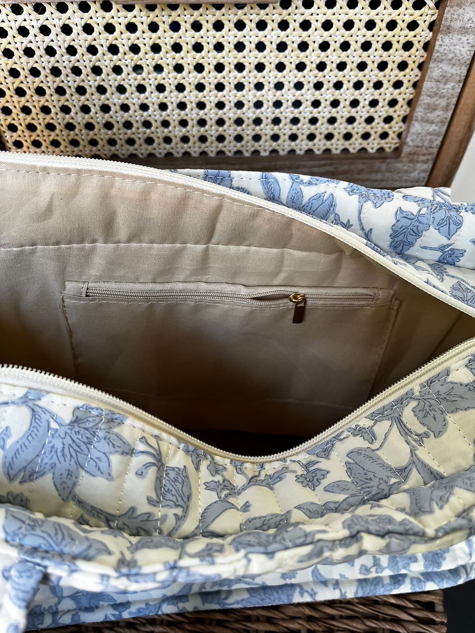 Thumbnail: Tote bag ‘Blue lily’- blauw/wit