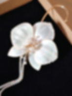Miniature : Mono-boucle d'oreille de mariée avec une orchidée faite a la main