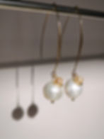 Boucles d'oreilles de mariée minimaliste avec de perles naturelles