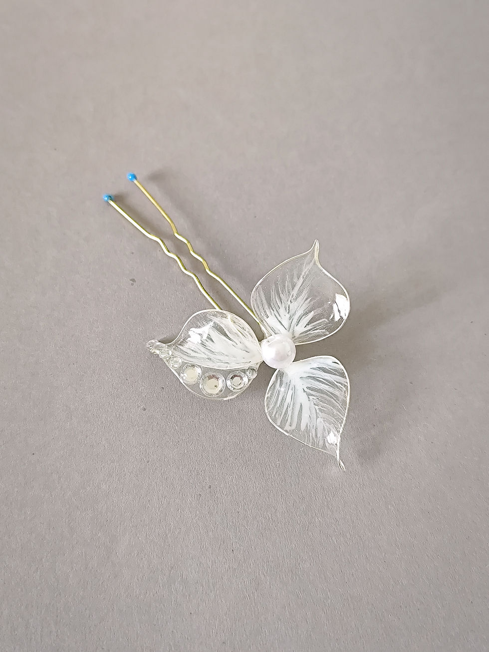 Miniature : Épingle de coiffure mariage avec une fleur sensuelle faite main avec quelque chose de bleu