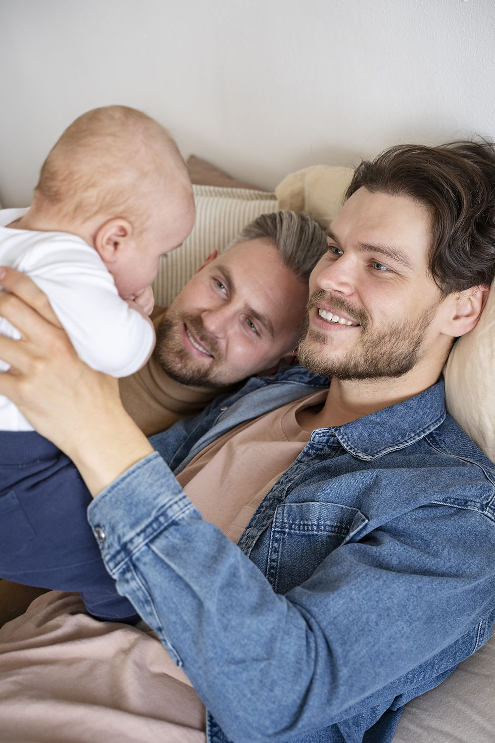 Reprodução Assistida e Famílias Plurais: O Caminho para a Parentalidade LGBTQIAPN+ e Solo