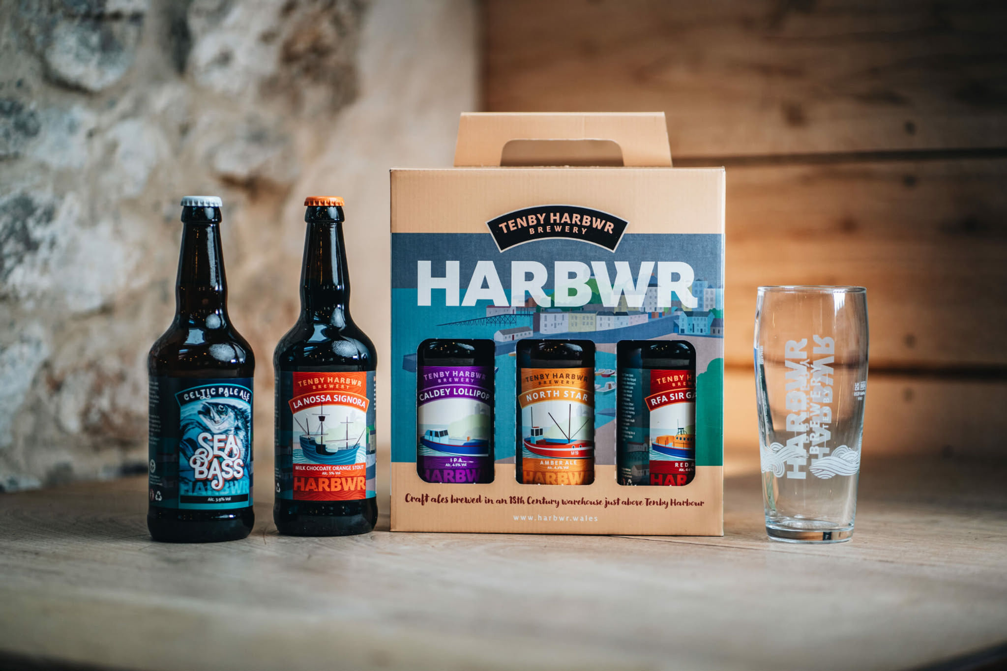 TENBY HARBWR 5 BEERS & PINT GLASS GIFT SET