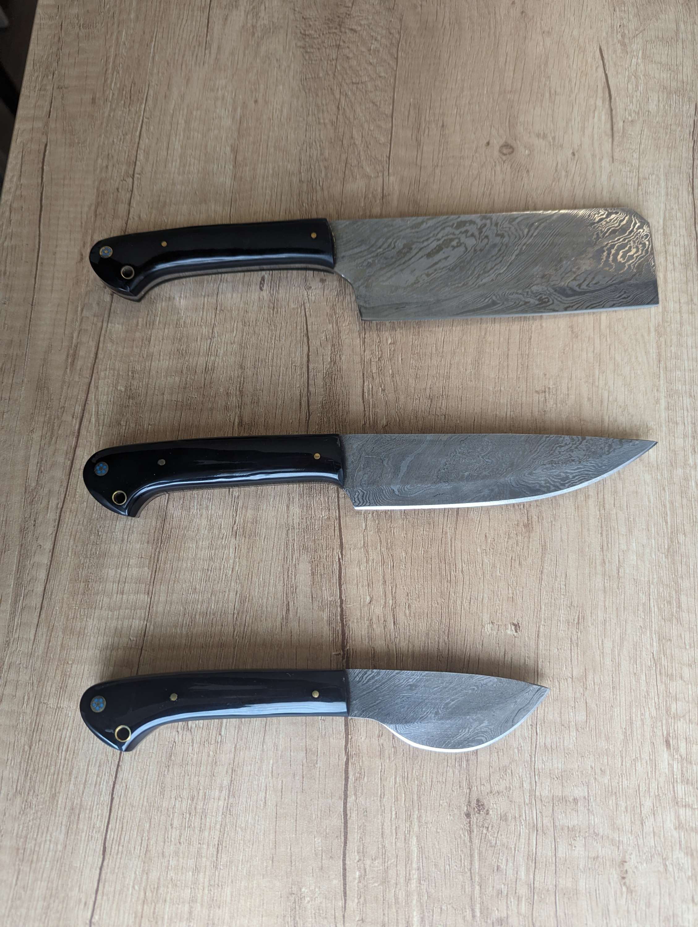 Lot de 3 couteaux artisanaux en Damas forgé 