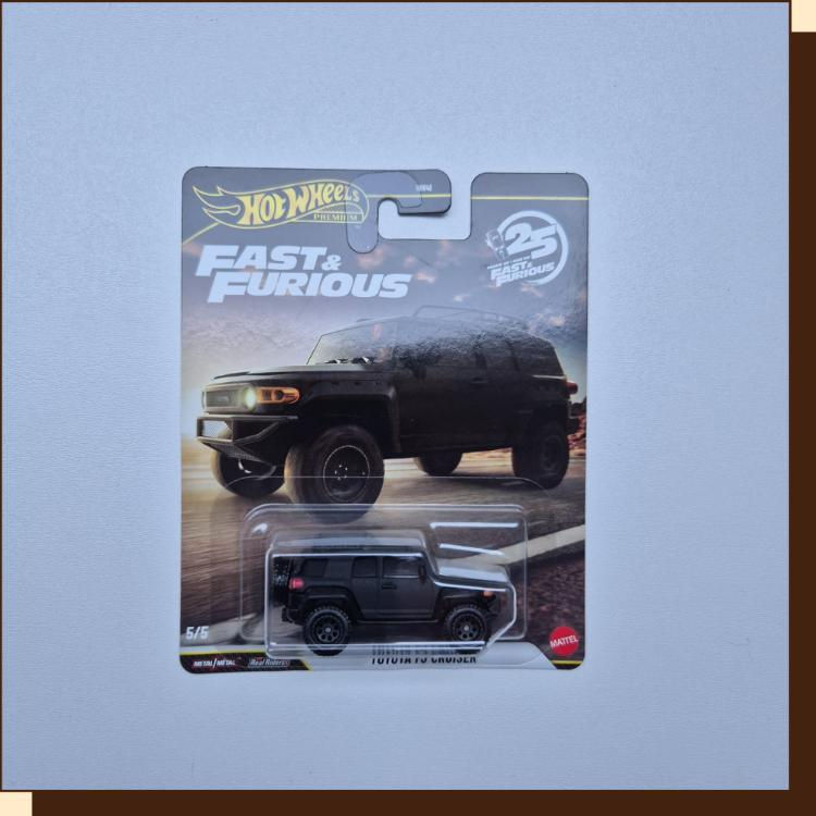 Thumbnail: Mat zwarte Hot Wheels Premium Toyota FJ Cruiser 1:64 – Fast X 5/5 – JHW69