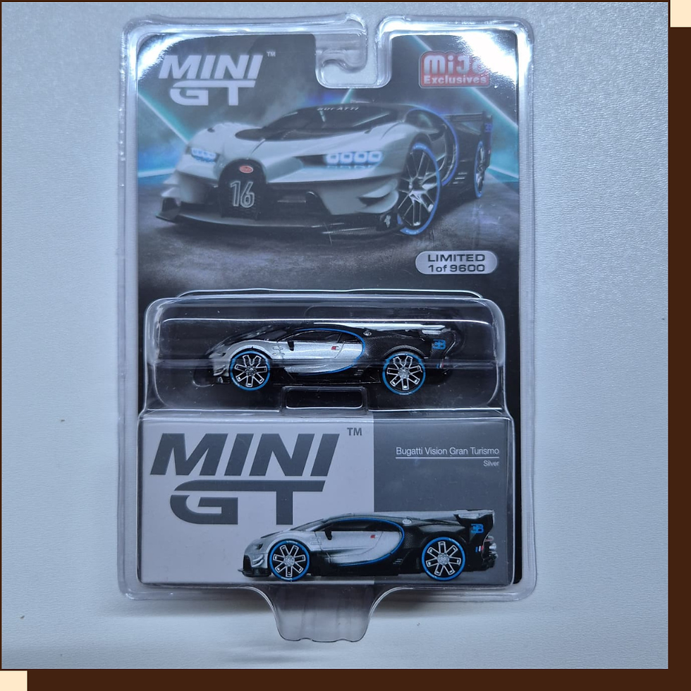 Thumbnail: MINI GT speelgoedauto in verpakking, met wit en blauw design.