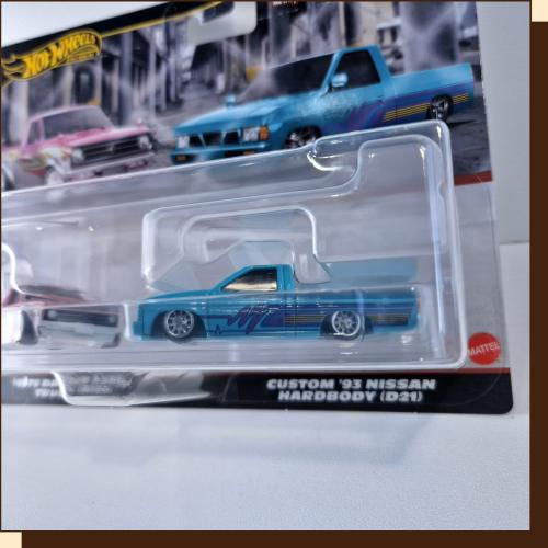 Thumbnail: Hot Wheels Nissan Trucks Premium 2-Pack uit 2024 met Custom '91 Nissan Hardbody D21