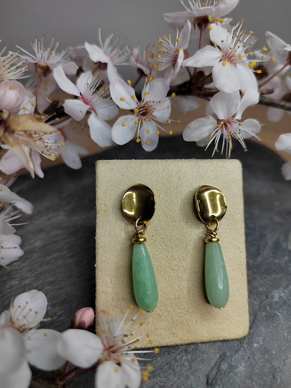 boucles d' oreilles opale verte ,forme goutte ,acier
