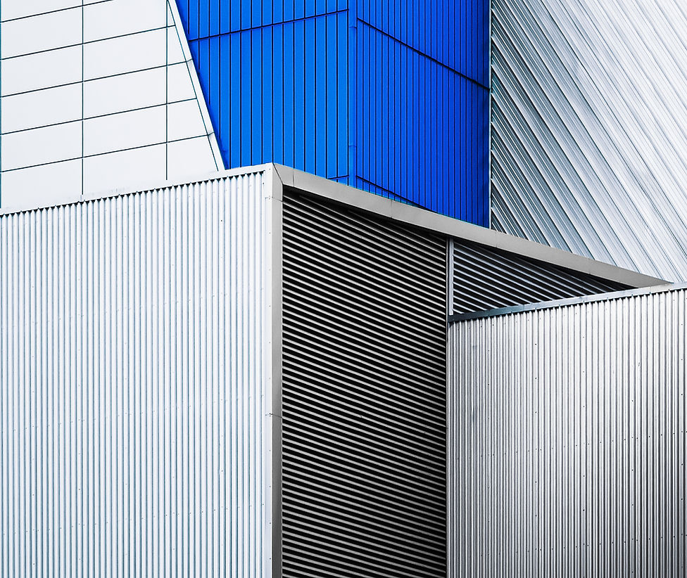 Abstract image of a modern building facade in silver and blue from the Linea series.