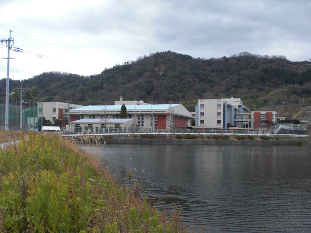 高松西高校の校舎