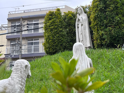 vestibule virgin mary statue