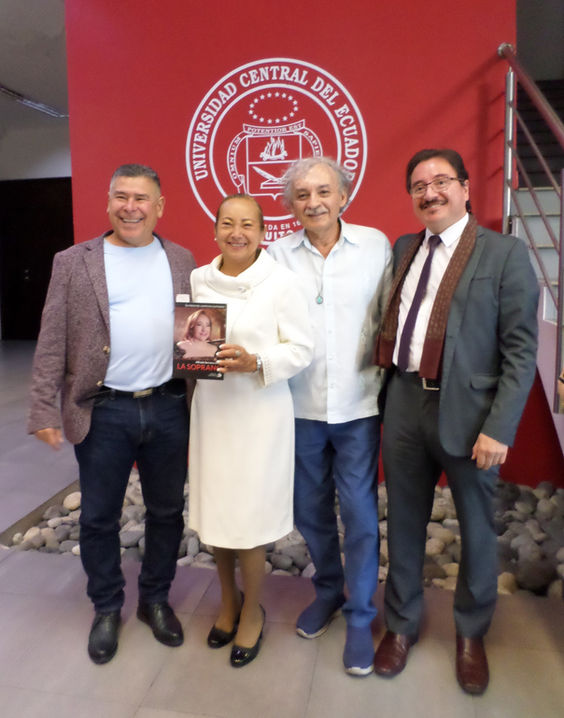 El escritor colombiano Alfredo Serrano Zabala, Patricia Guzmán soprano colombiano, Carlos Neyra y Galo Torres, asesor de la Asamblea Nacional del Ecuador, 2023. El día.jpg