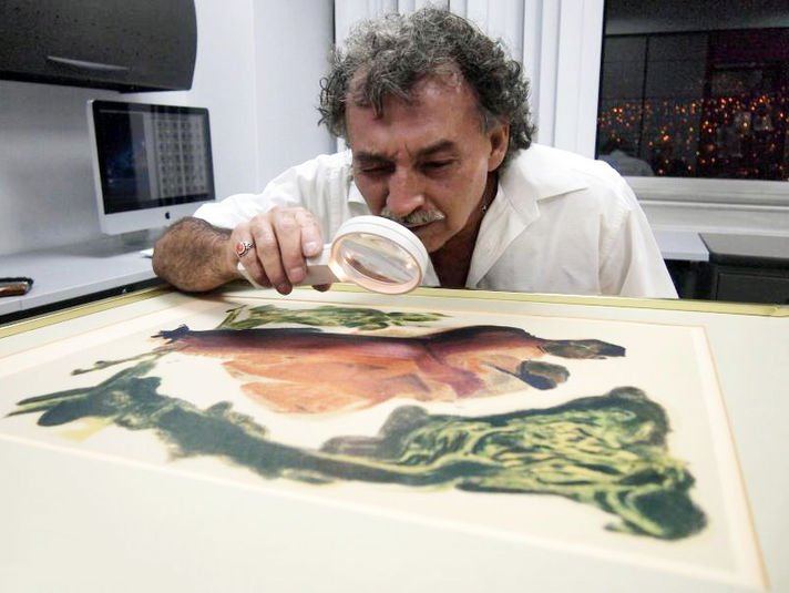 10 -OK - Examinando el registro de los colores en obra de David Siqueiros.jpg