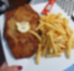 Schnitzel und Pommes