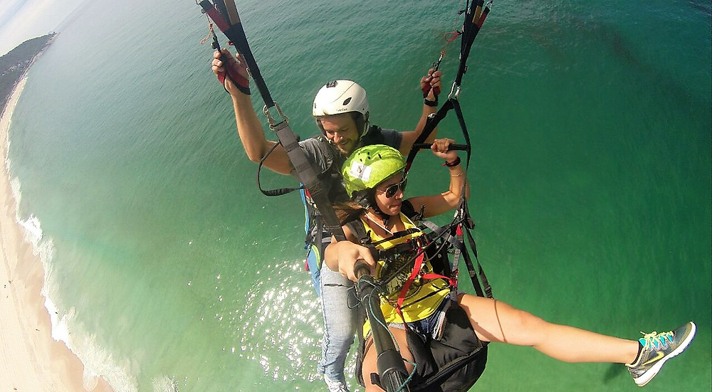 viaje com pouco - voo de parapente em sao conrado rio de janeiro