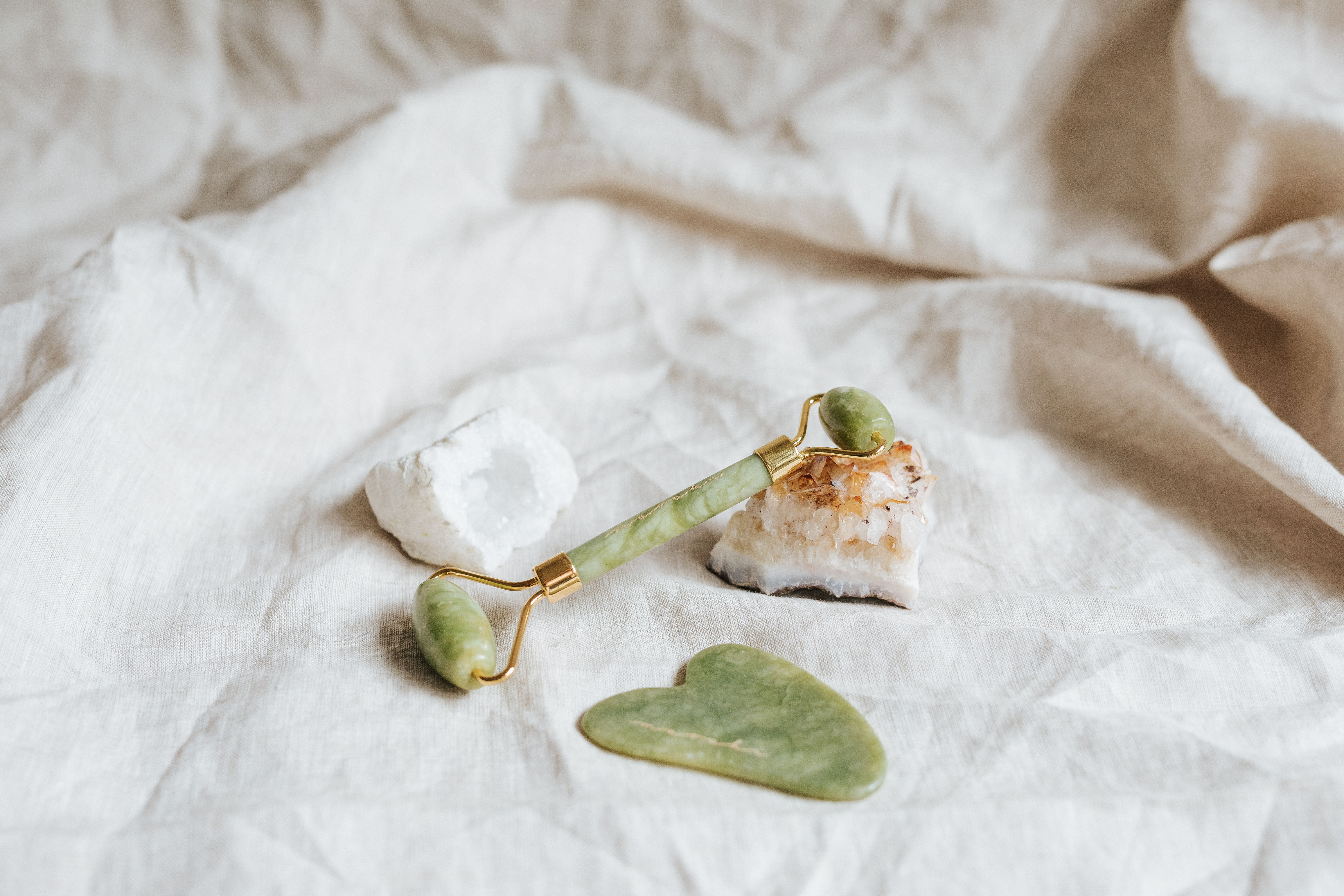 Jade Stone Facial Roller & Gua Sha Kit