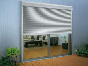 台風シーズン!シャッターで安全に!