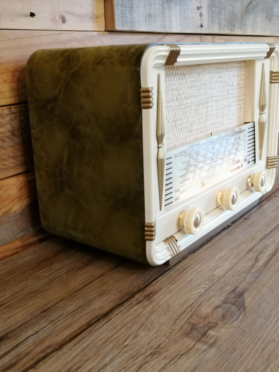 Miniature : Radio marque RÉELA Modèle Baroud 60 de 1959: Poste radio vintage Bluetooth