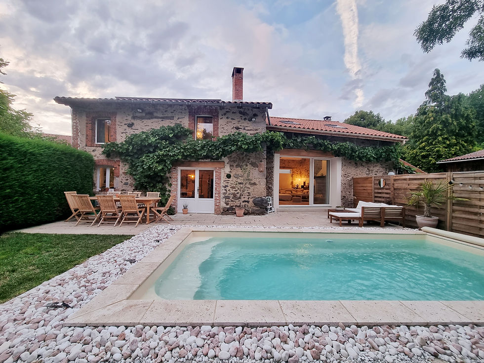 La maison, sa terrasse et sa piscine chauffée