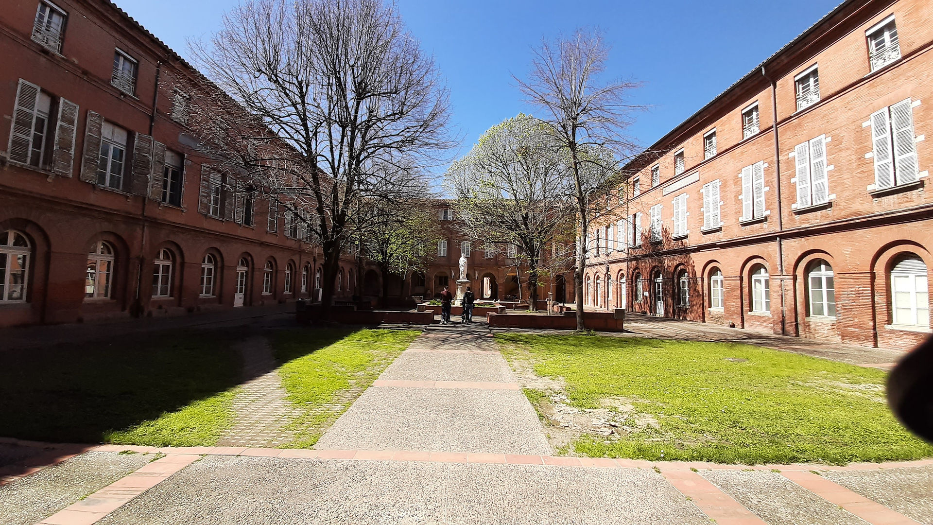 La splendide cour intérieure du Dôme de la Grave de Toulouse.