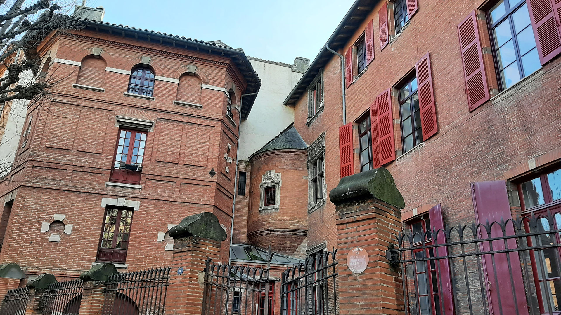 Belle façade arrière de ce bel hôtel particulier de style Renaissance de Toulouse.