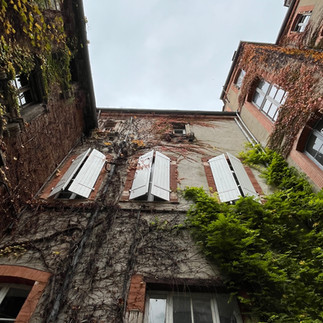 Sehr schöne Fassade dieses schönen Herrenhaus im Zentrum von Toulouse.