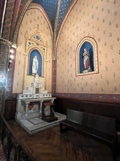 Very beautiful marble altar with Virgin in the nave of this church in Toulouse.