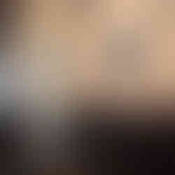 Muy bellos altar de mármol con estatua de una Virgen en esta iglesia de Toulouse.