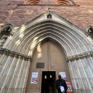 Very beautiful white stone entrance porch of this church in Toulouse.