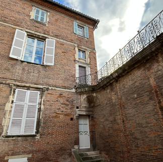 Hermosa fachada de estilo gótico de este hermoso mansión de Toulouse.