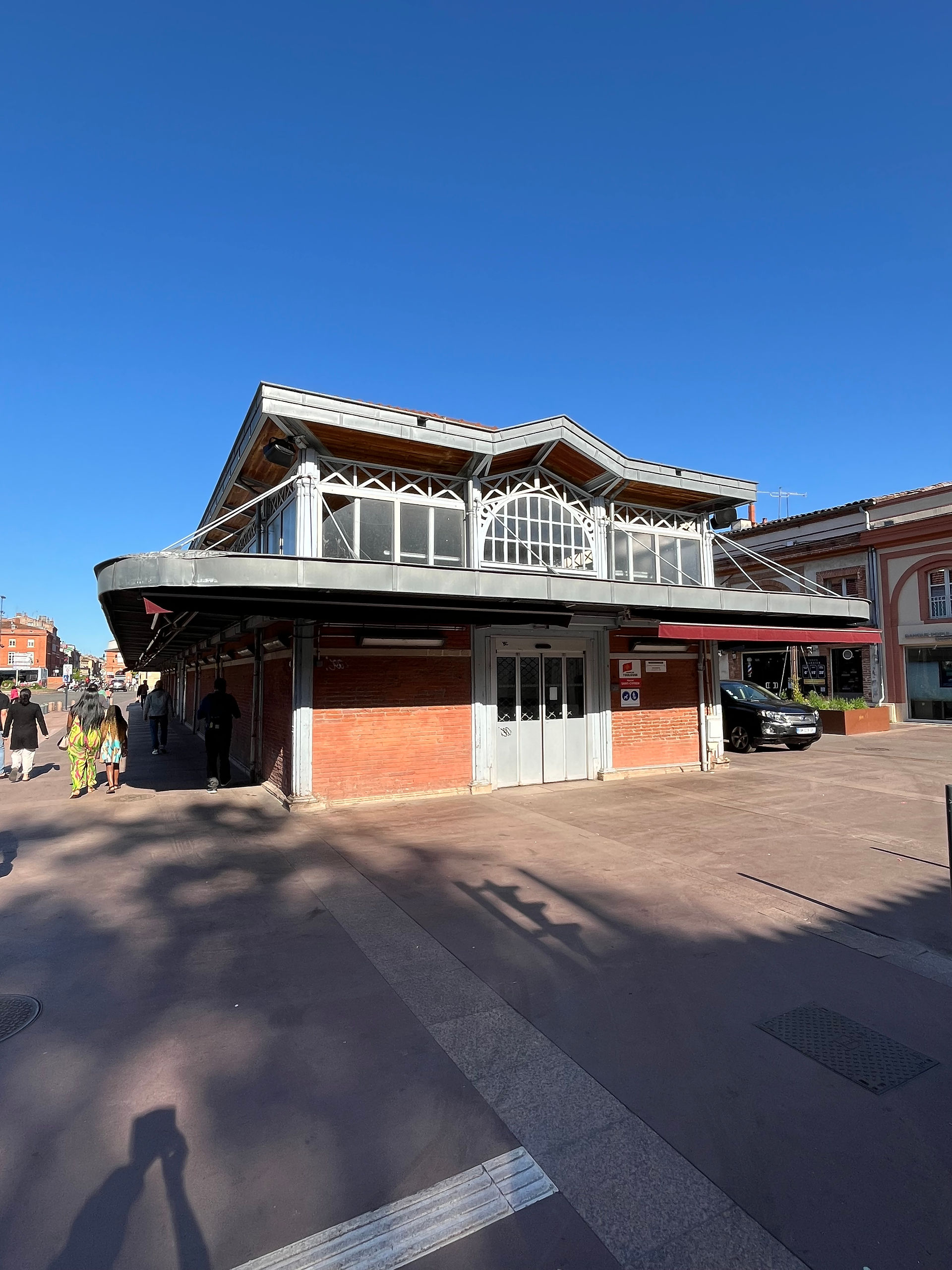 The entrance of the covered market of Toulouse which is an old Eiffel hall .