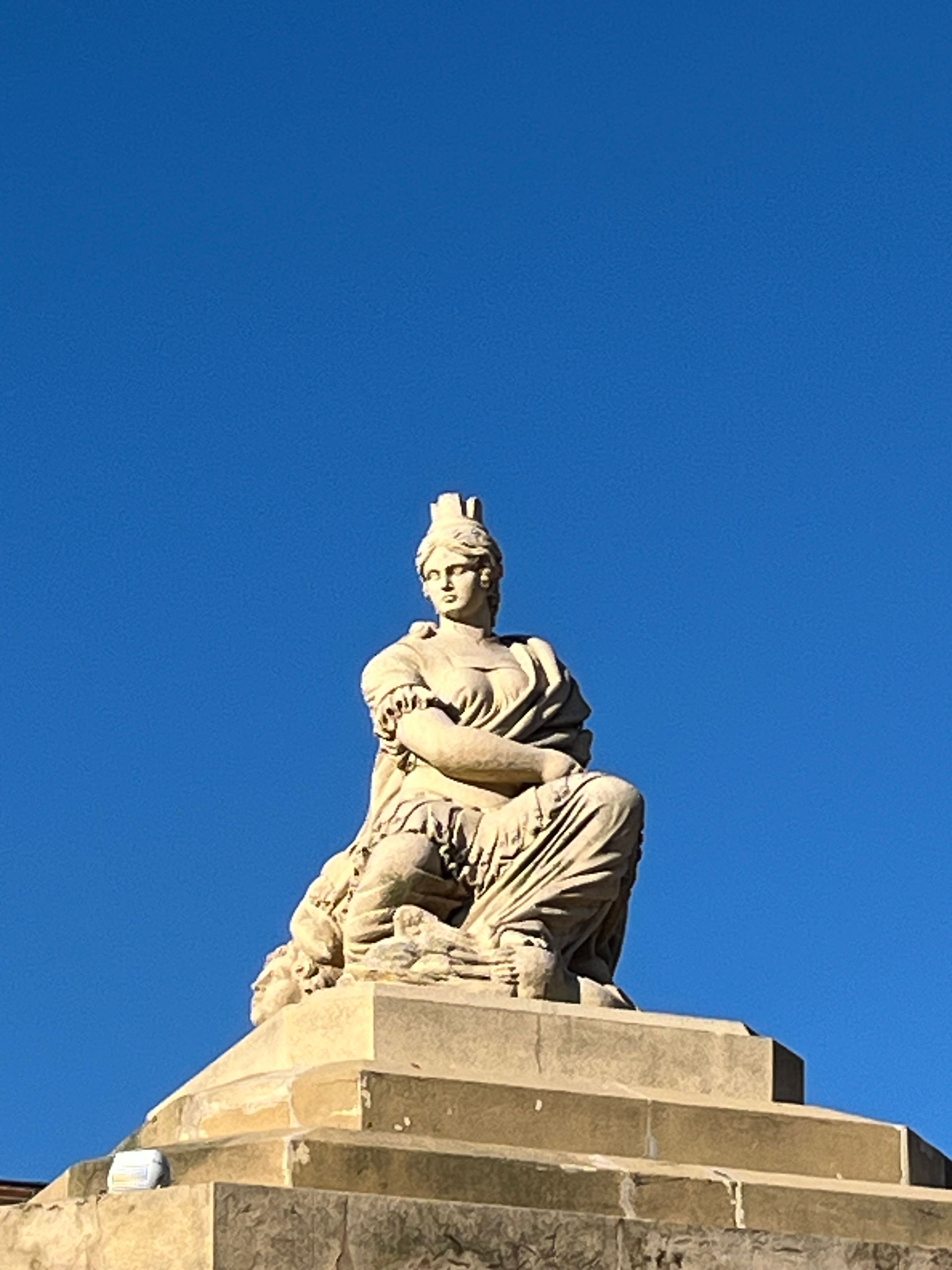 A beautiful statue in white stone in Toulouse.