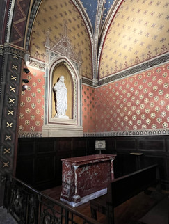 Very beautiful marble altar and statue in the Canva of this church in Toulouse.