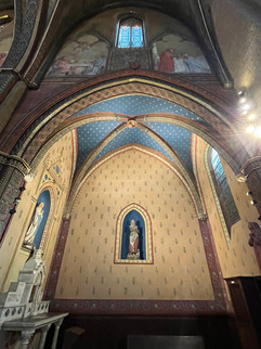 Magnificent nave with a wall painting in this church in Toulouse.