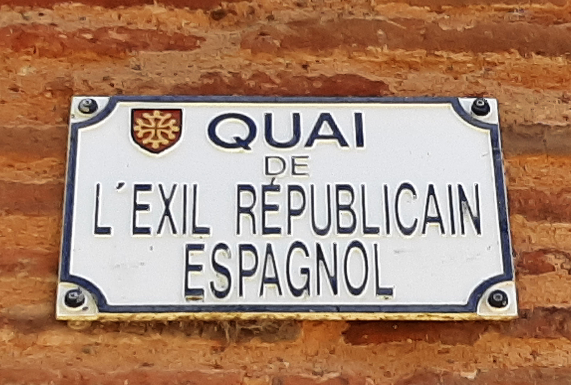 Plaque commémorant l'exil des réfugiés espagnols à Toulouse.