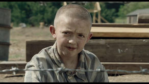 El niño con el pijama de rayas