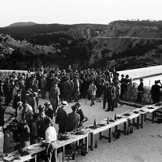 Marathon B/W historical photo - building the  barrier