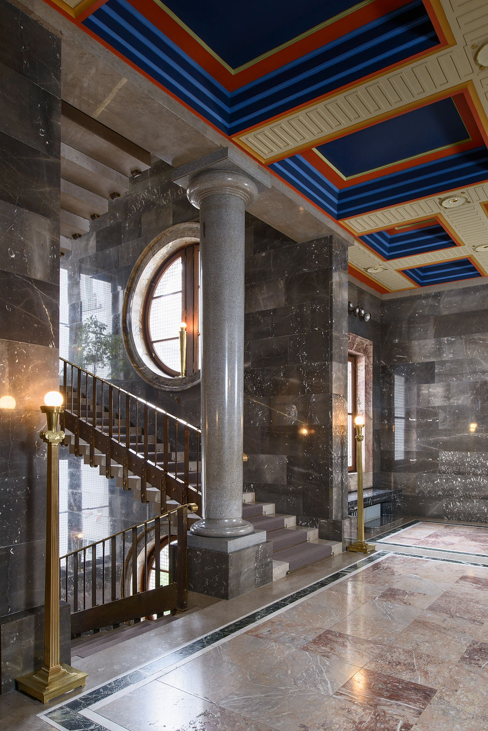 Stopnišče, pogled izpred velike dvorane, foto Miran Kambič.jpg