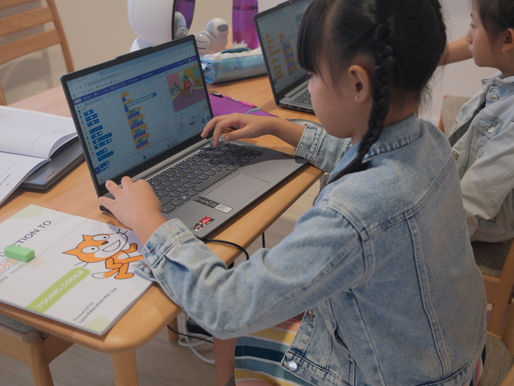 Kid coding in Scratch