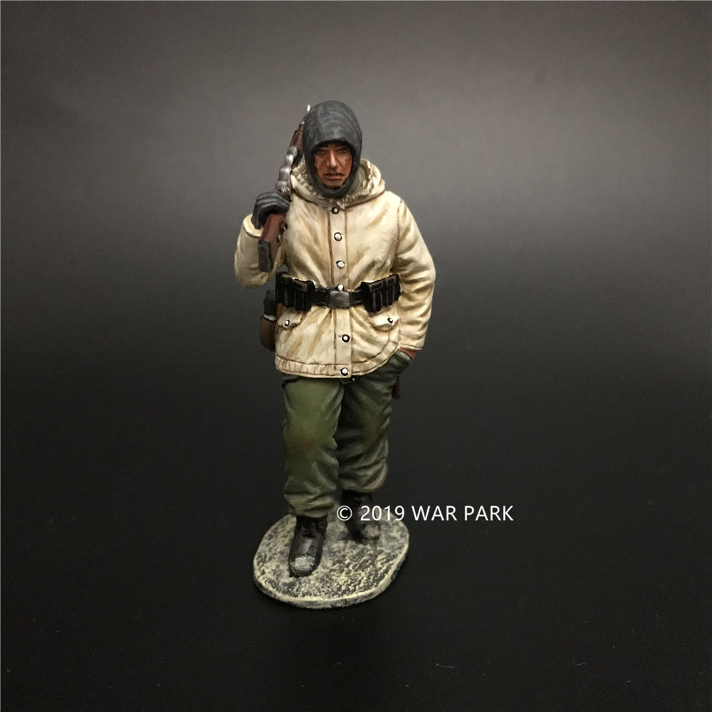 War Park KH077 German Soldier is Marching with 98k E