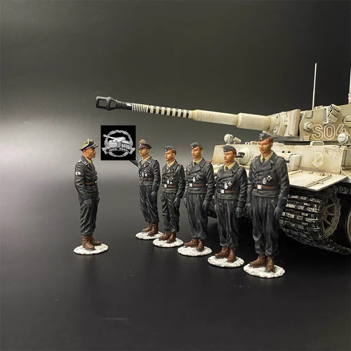 War Park AX018+AX018A S04 Wittmann's Command Tiger Tank and Crew