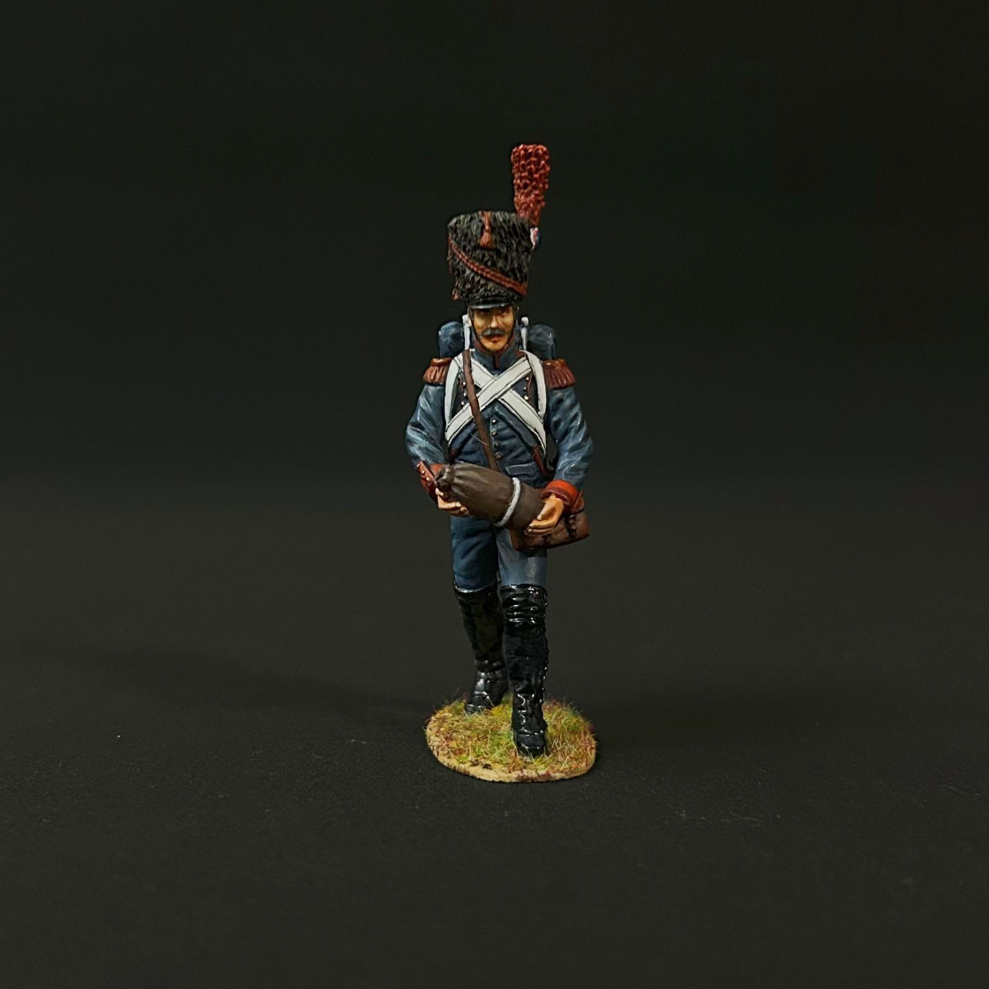 War Park NP016 Old Guard Artillery Gunner with Cartridge