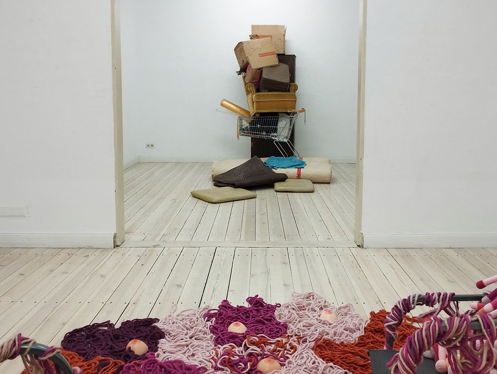 Dos artistas y un substrato material.