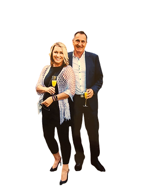 Monika und Bernd Rohr freuen sich auf deinen Besuch mit einem Glas Sekt Orange